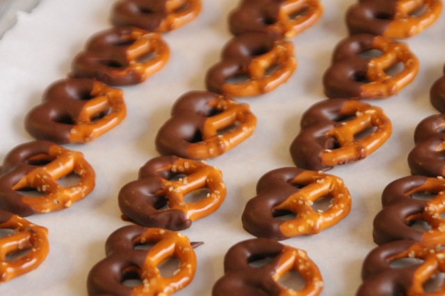 chocolate peanut butter dipped pretzels